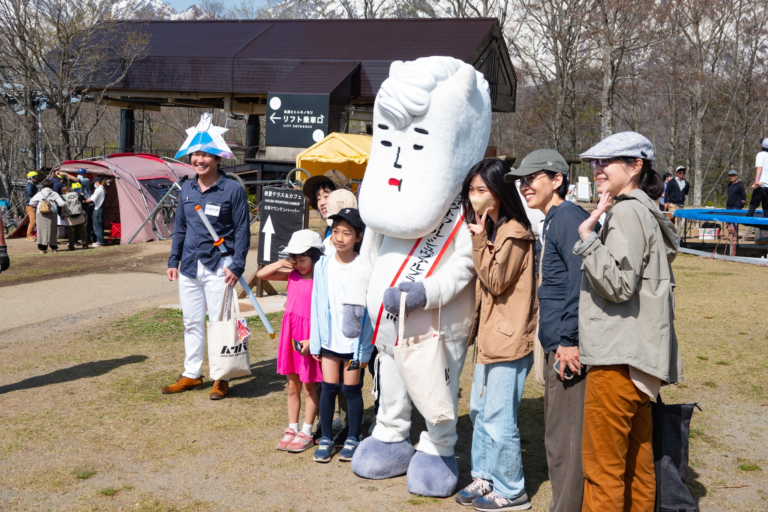 Handn 【白馬村】徹底解説!ゆるキャラ「ヴィクトワール・シュヴァルブラン・村男III世」の全貌 - Handn blog