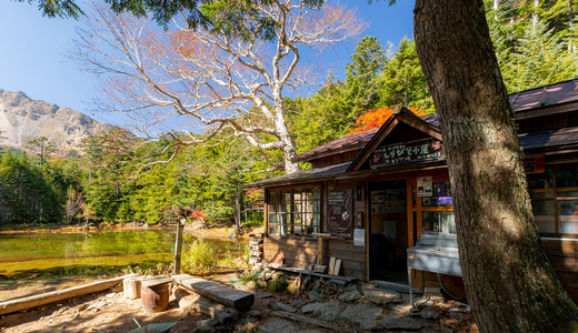 【八ヶ岳】「しらびそ小屋」で、大自然を満喫！ 薪ストーブで焼いた厚切りトーストを食べる
